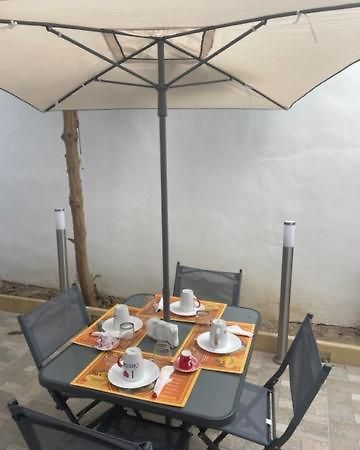 Dimora Nonna Ada Bed and Breakfast Aradeo Buitenkant foto