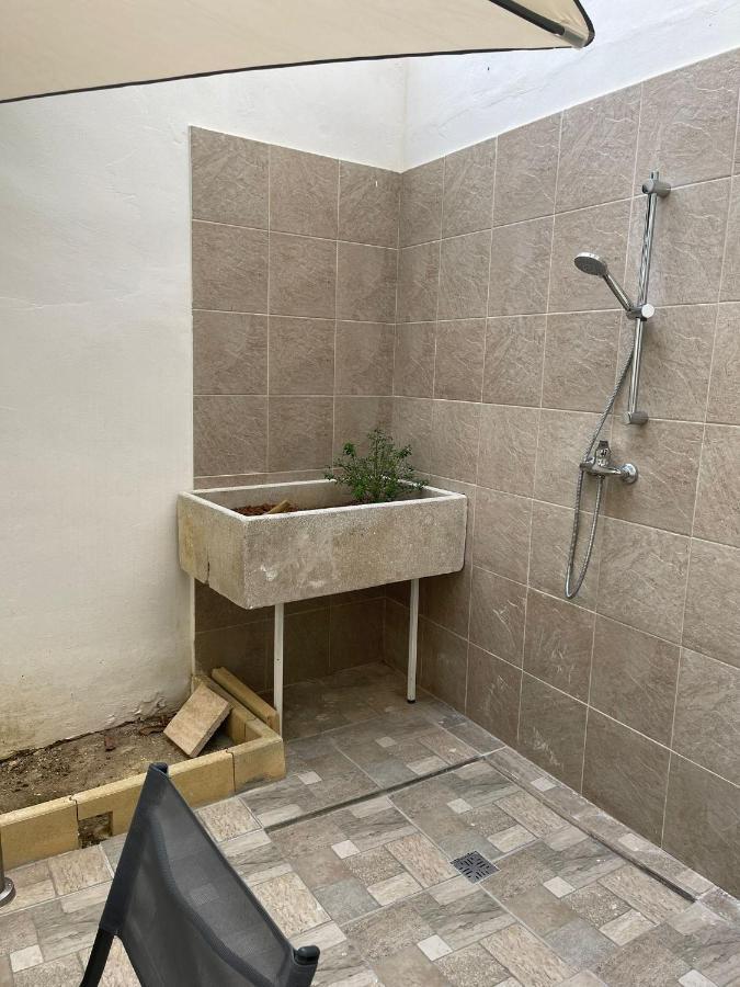 Dimora Nonna Ada Bed and Breakfast Aradeo Buitenkant foto